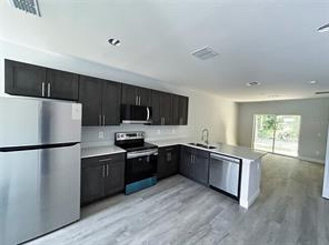 Foto del edificio - 985-987 NW 57TH CT