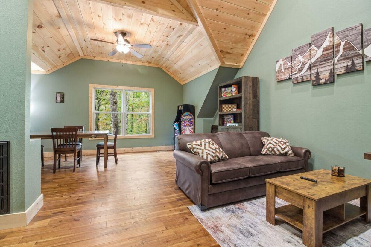 Foto principal - 3045 Jones Creek Ln