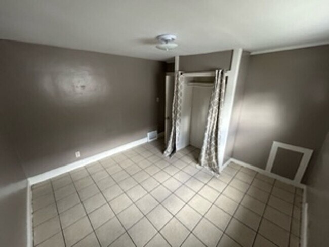 Foto del edificio - 4884-4886 N 18th St. (Duplex)