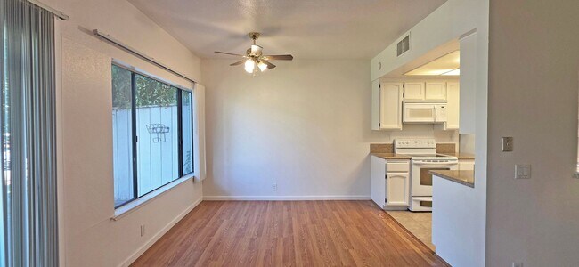 Foto del edificio - 7862 Hampton Ln