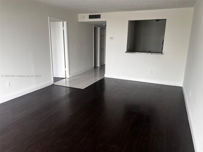 Foto del edificio - 498 NW 165th St