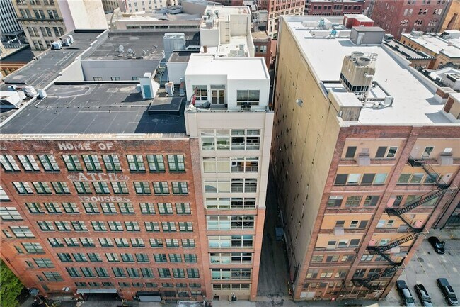 Building Photo - 941 Penn Ave