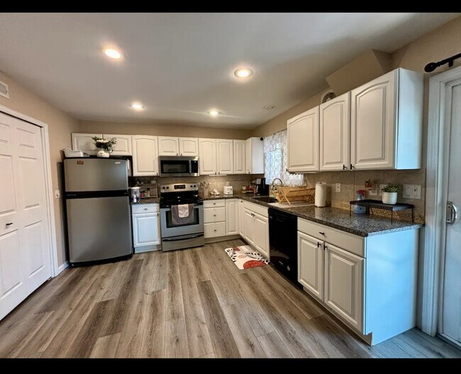 Over size modern kitchen with stainless steel appliances - 9022 E Mansfield Ave