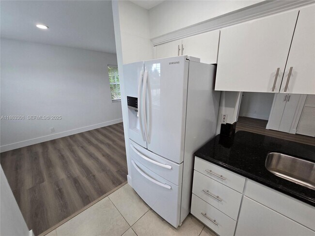 Foto del edificio - 8886 SW 3rd St