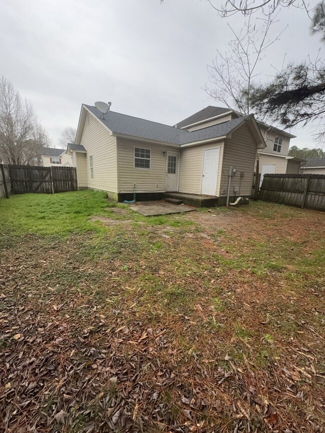 Building Photo - Charming 2-Bed, 2-Bath Single-Story Townho...