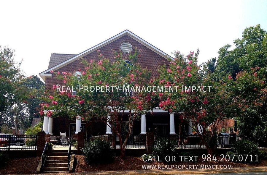 Primary Photo - 301 W Haggard Ave