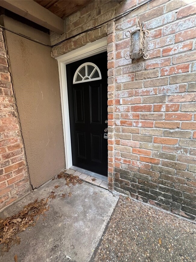 Building Photo - 10134 Emnora Ln