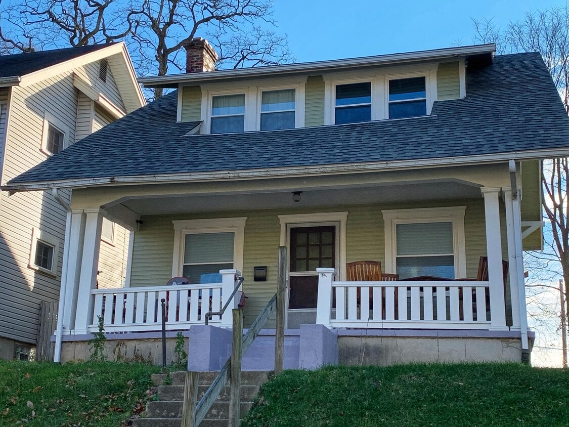 Front View - 1020 E Stewart St