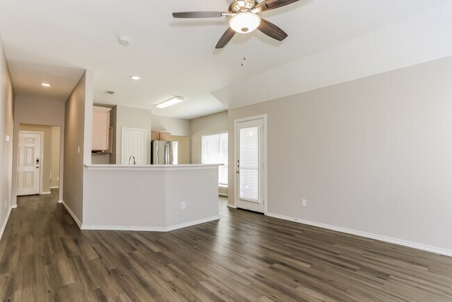 Building Photo - 2823 St Martin Dr