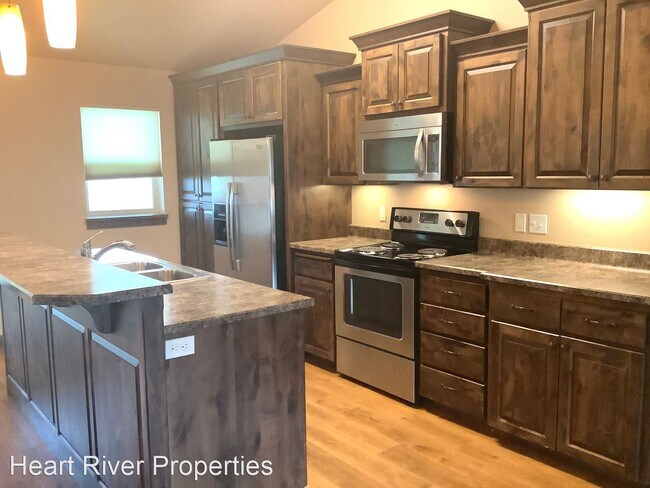 Foto del edificio - 4 br, 3 bath House - 153 Central Ave