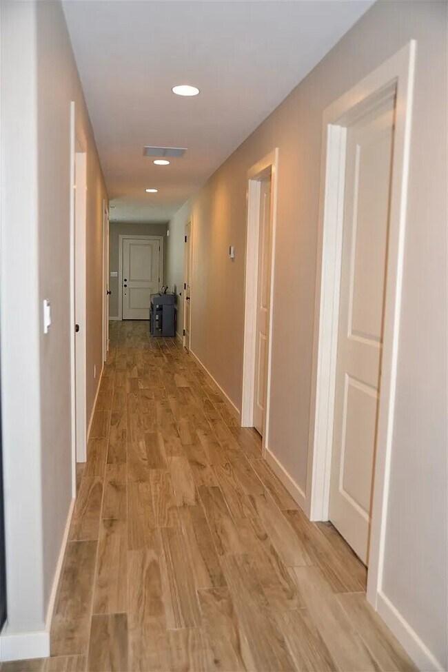 Foto del edificio - 6110 E 7th Ln