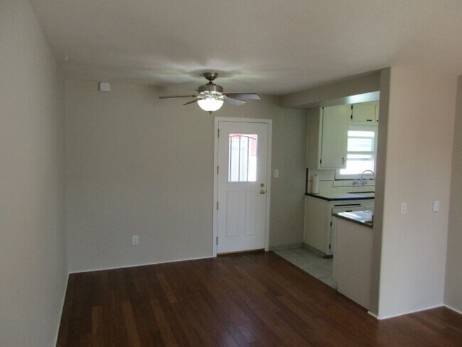 Building Photo - Point Loma Duplex - One Bedroom - Wood Flo...