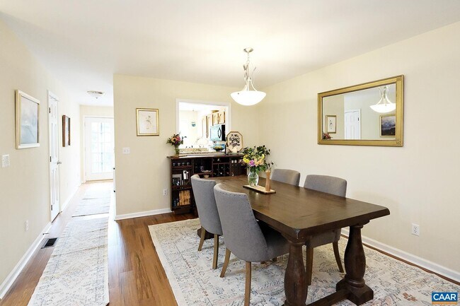 Foto del edificio - 206 Buttercup Ln