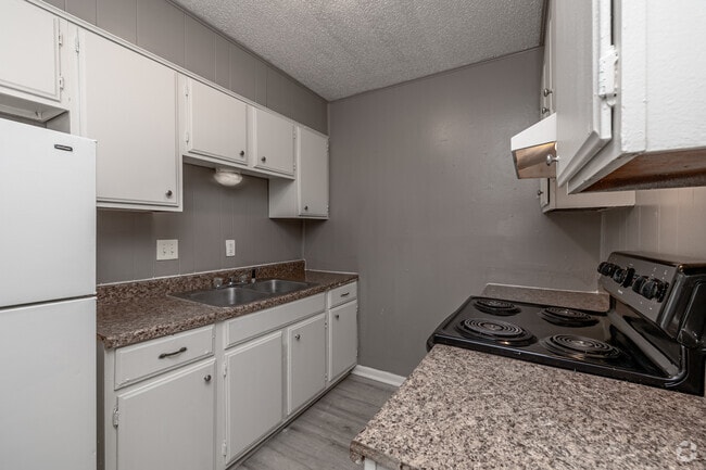 2BR, 1BA - 854SF - Kitchen - Sunset Village
