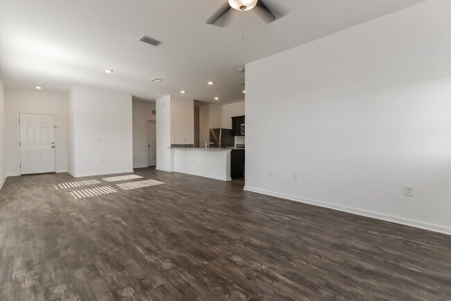 Building Photo - 5637 Alexander Springs Pl