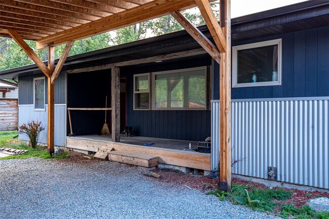 Building Photo - Gorgeous Whitefish Home