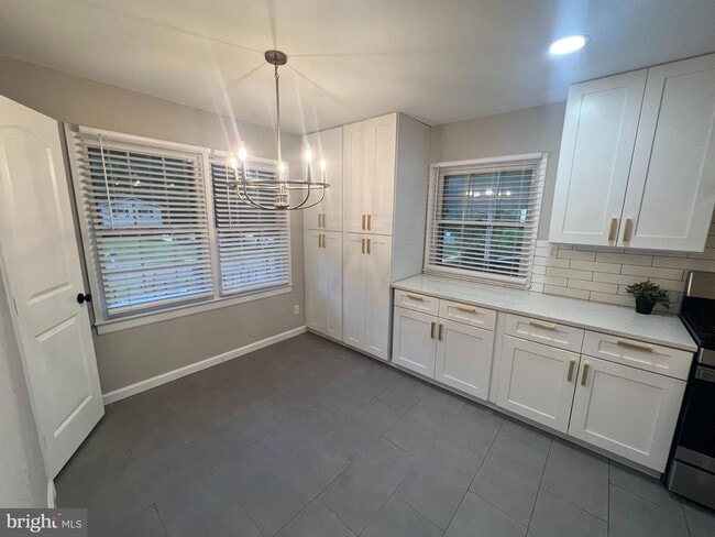 Building Photo - 3506 Beverly Dr