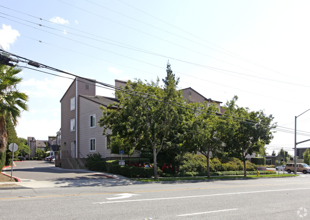 Building Photo - Quail Hills