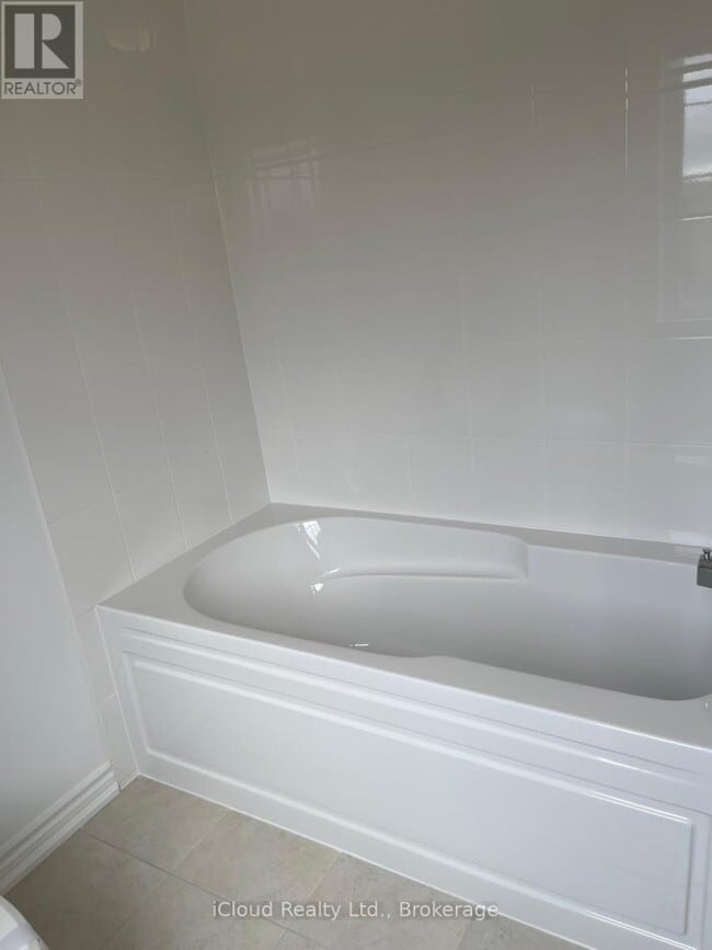 Building Photo - 4 Vinewood Cres