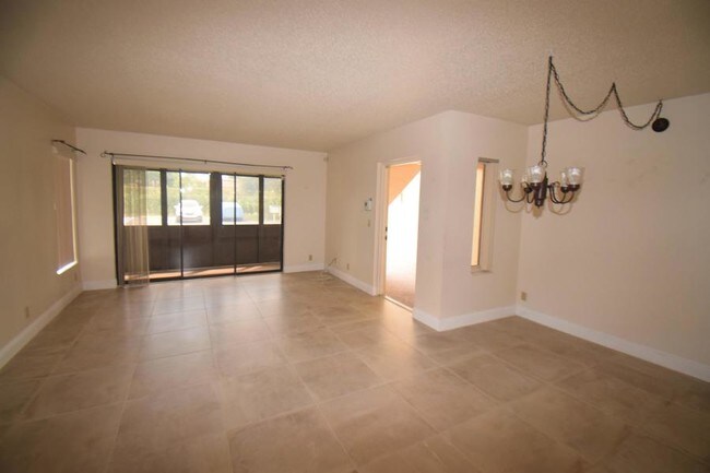 Building Photo - 2/2 Condo in Pine Ridge North