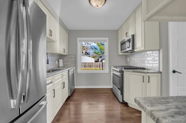 Building Photo - 266 Massoit St