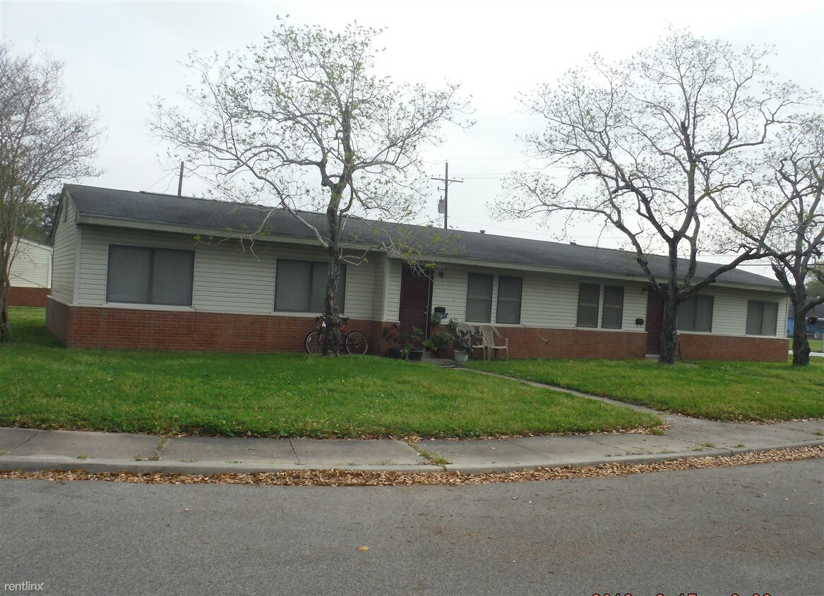 Building Photo - 400 Bower Dr