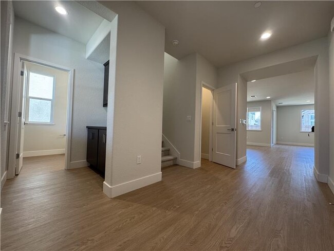 Building Photo - 140 Labrusca Dr
