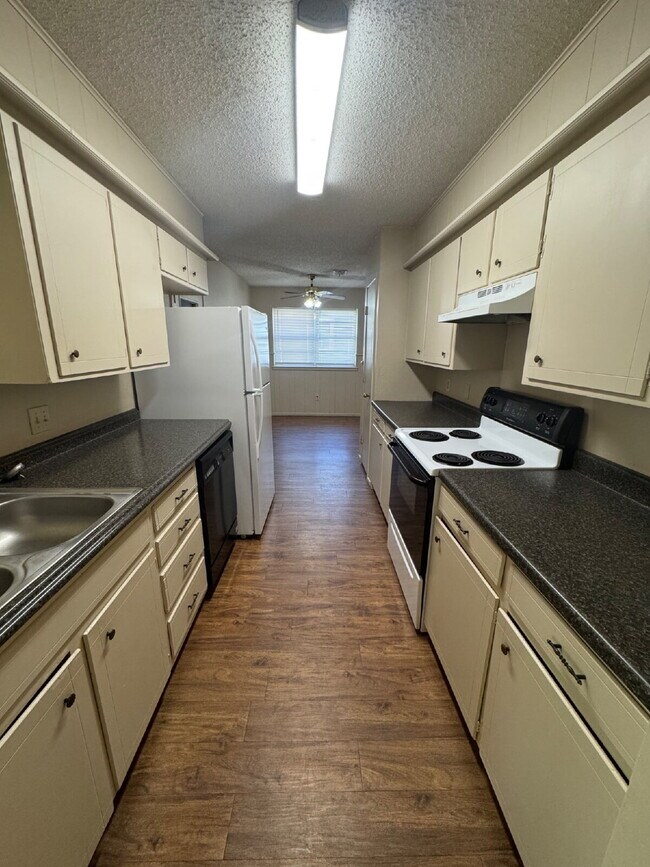 Building Photo - Charming 3-Bed Home with 1.5 Baths in Lubb...