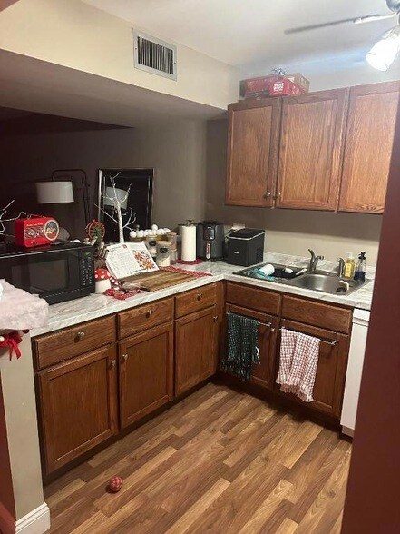 Foto del edificio - 4230 Deste Ct