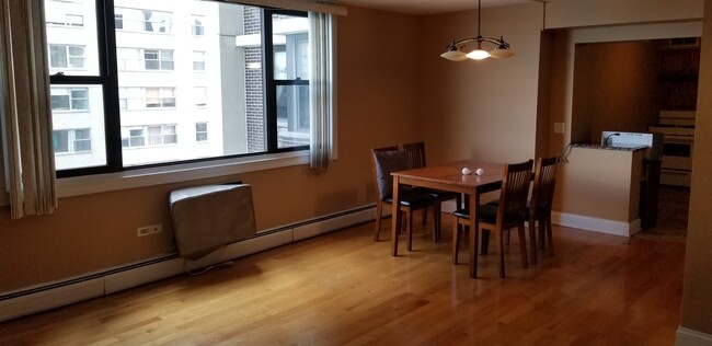 Foto del edificio - 6325 N Sheridan Rd