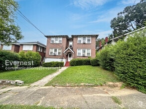 Building Photo - 904 3rd St W