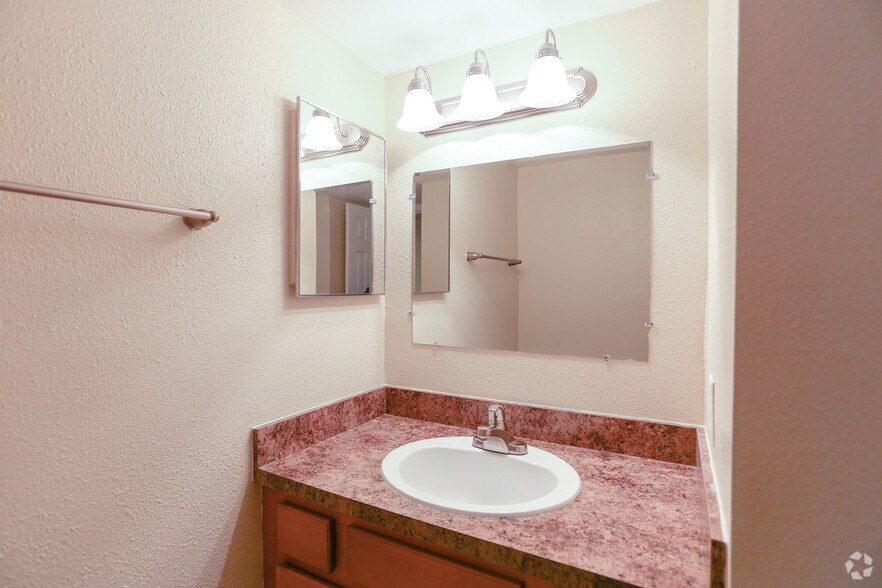 Bathroom Cabinets Nashville Tn creekstone apartments rentals - nashville, tn | apartments Bathroom Cabinets Nashville Tn creekstone apartments rentals - nashville, tn | apartments