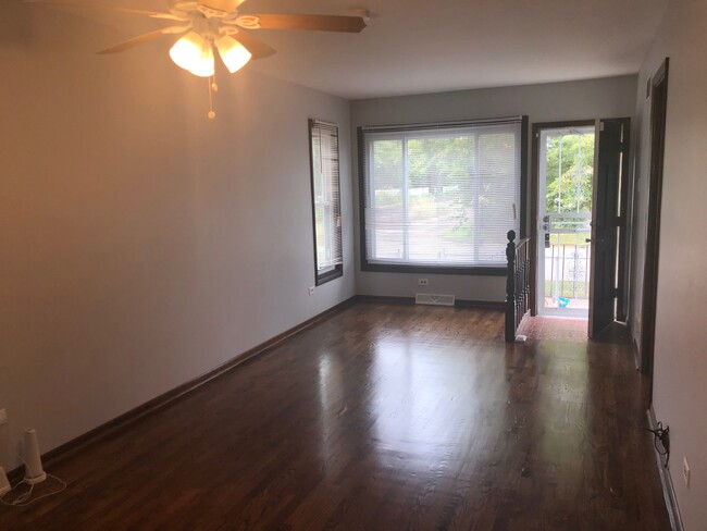 Living Room - 13537 S Avenue L