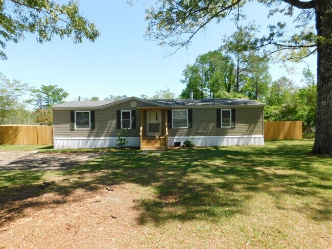 Building Photo - Refreshed Modular Home in the Heart of Hav...
