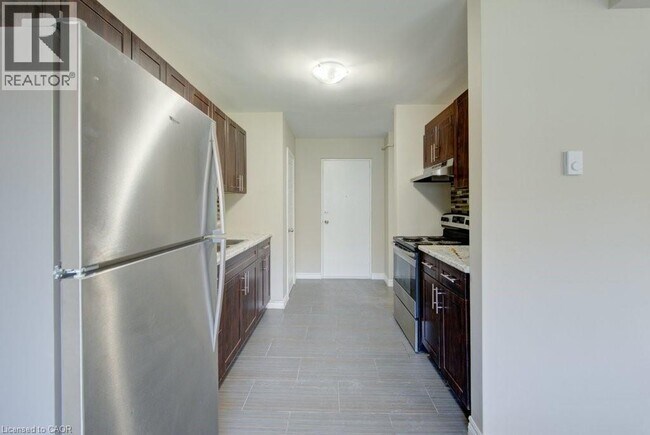 Building Photo - 326 Erb St. W