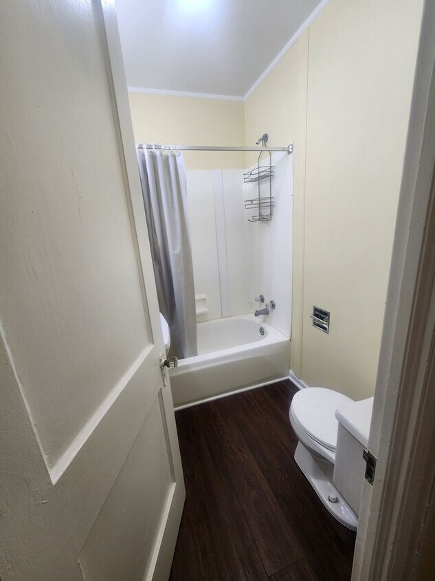 Building Photo - *MOVE IN SPECIAL $275 OFF 1st Month Rent* ...
