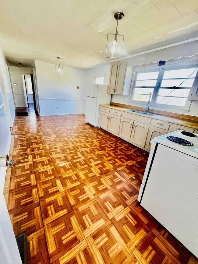 Foto del edificio - 1033 W 33rd St