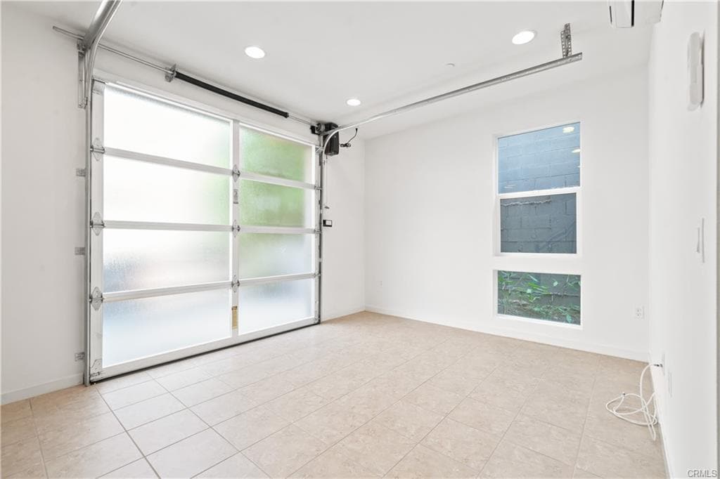 Building Photo - 1533 Sullivan Ave