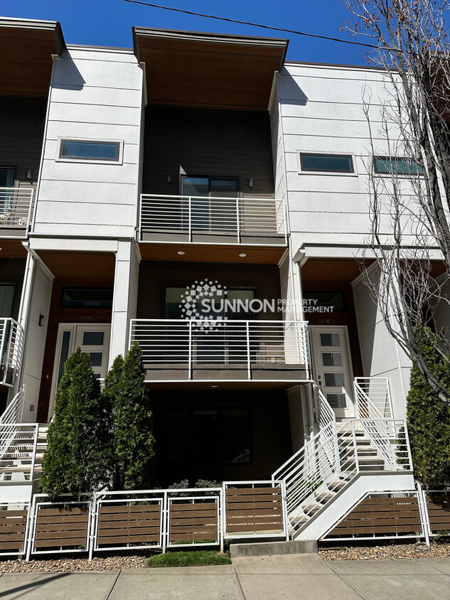 Primary Photo - 3 Bed 3 Bath Townhome in South End