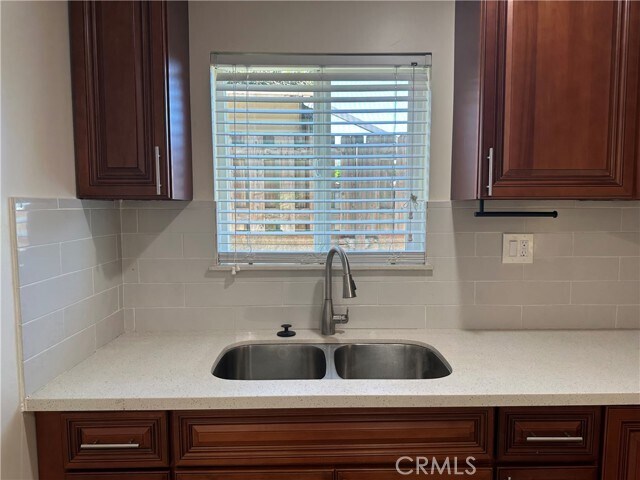 Foto del edificio - 1636 W 214th St