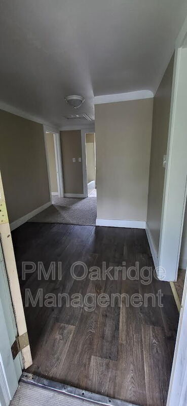 Foto del edificio - 906 1/2 Race Dr