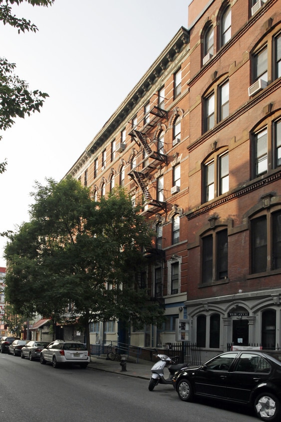 Building Photo - 230 E 4th St