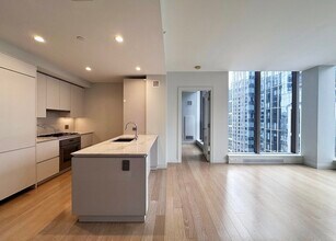 Building Photo - 135 Seaport Blvd