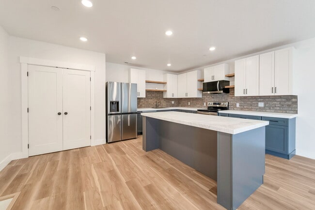 Foto del edificio - 14534 S Shaggy Mountain Rd