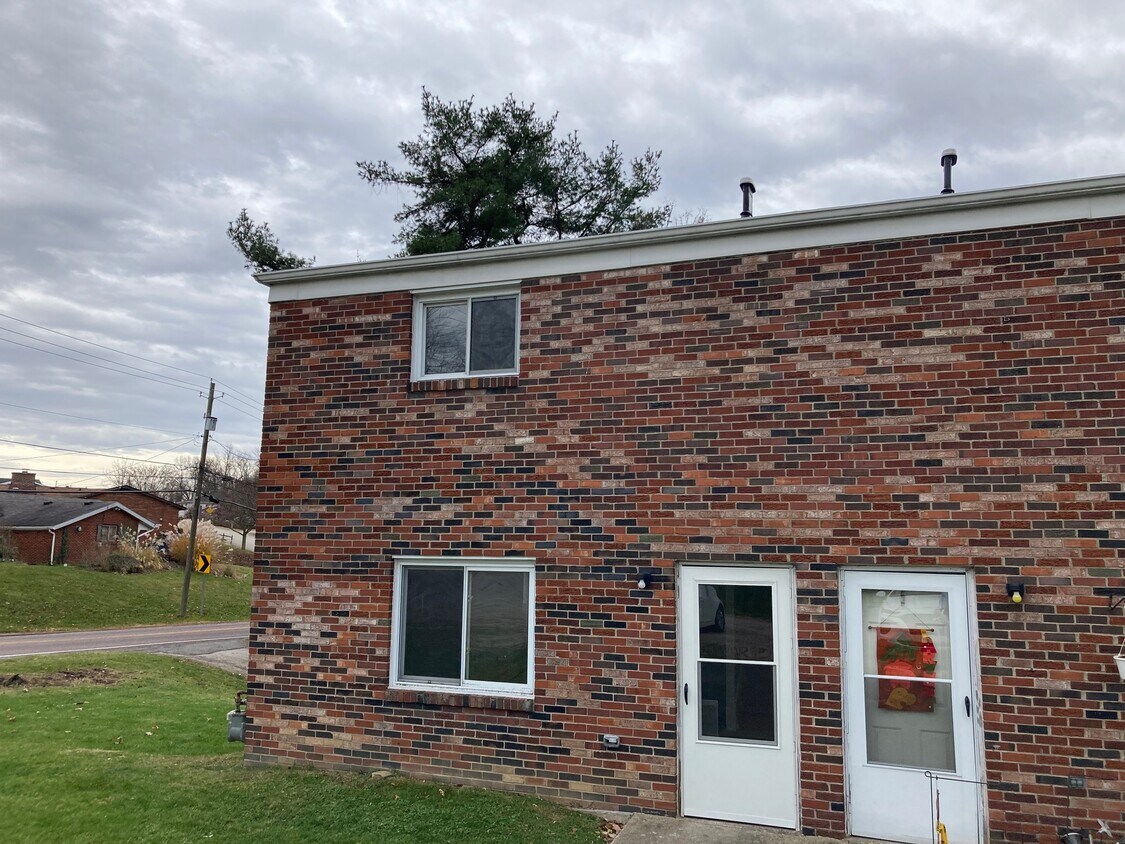 Primary Photo - 537 Sandy Hill Rd