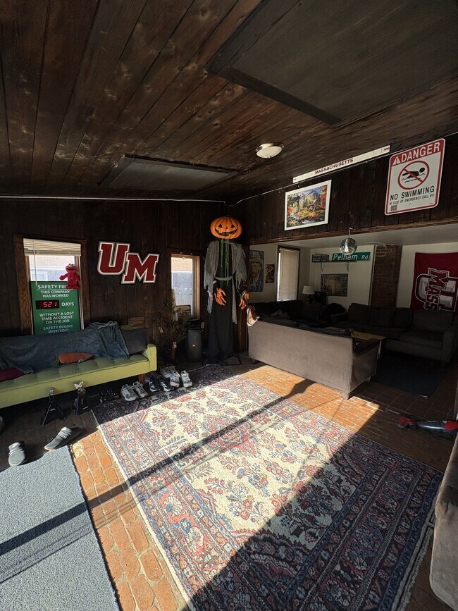 Foto del edificio - 109 Pelham Rd