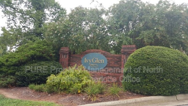 Building Photo - 711 Ivy Glen Dr