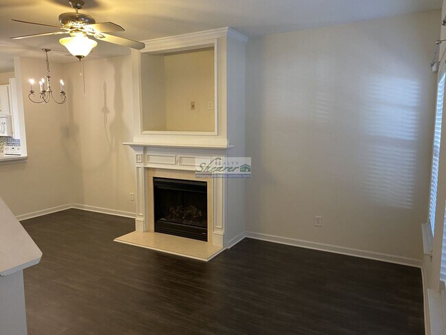 Foto del edificio - 2 Bed, 2.5 Bath Townhome in East Charlotte
