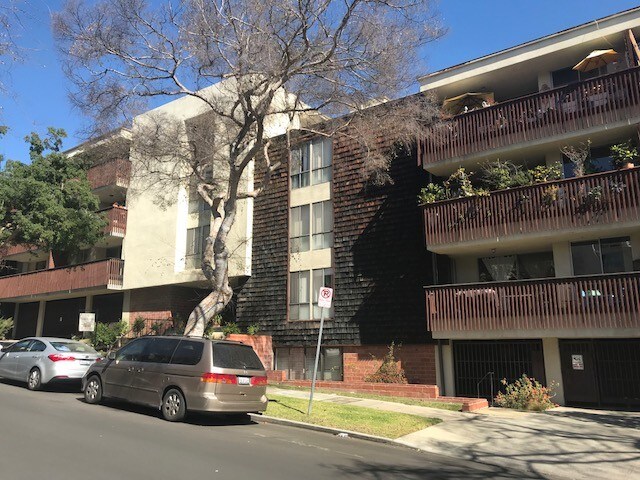 Building Photo - 1840 Fairburn Ave