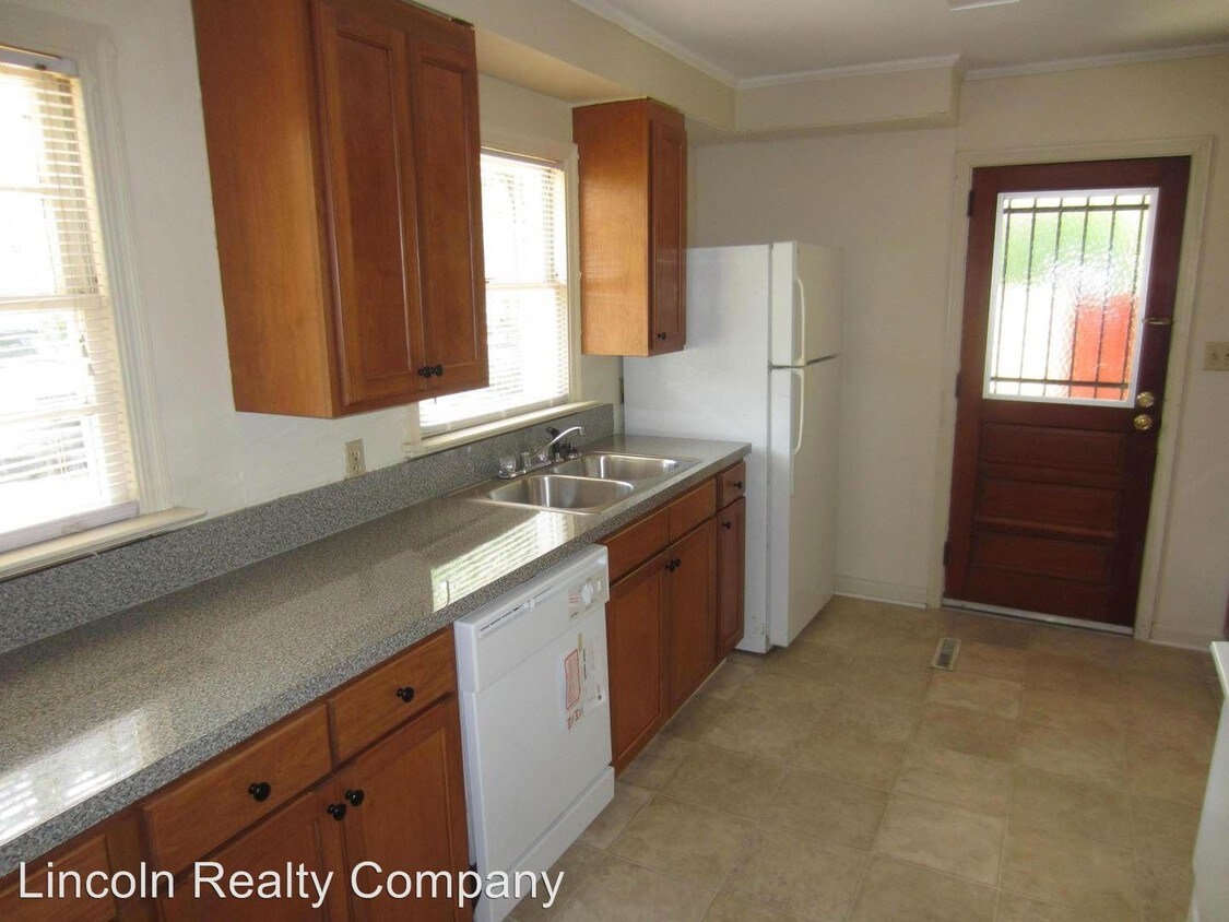 Primary Photo - 2111 Azalea Dr
